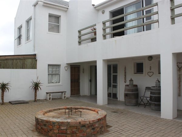 4 Bed House in Golden Mile