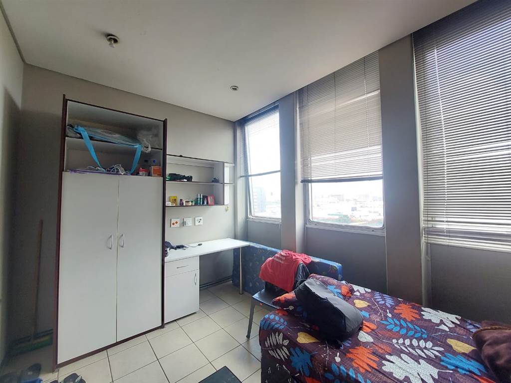1 Bed Apartment in Braamfontein photo number 8