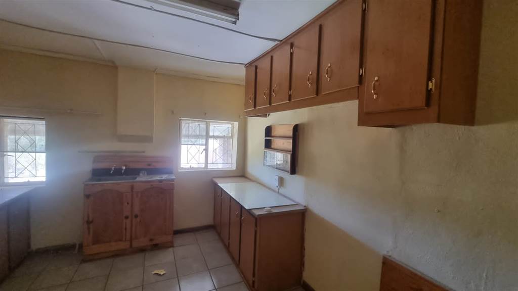 4 Bed House in Aliwal North photo number 3