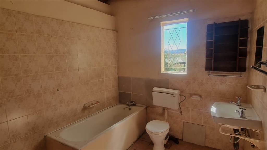 4 Bed House in Aliwal North photo number 6