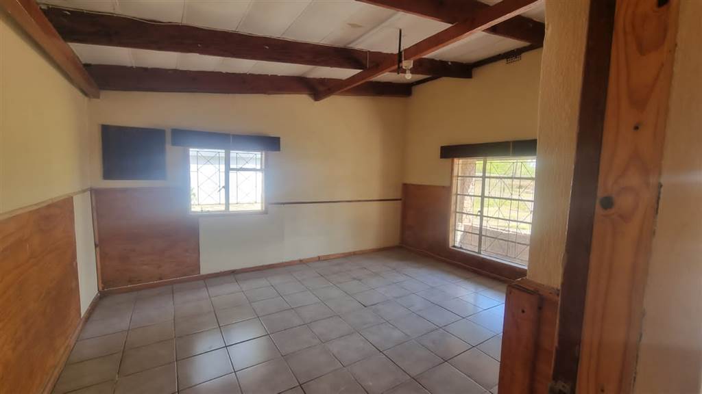 4 Bed House in Aliwal North photo number 2