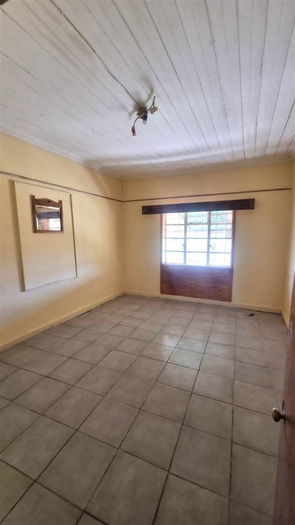 4 Bed House in Aliwal North photo number 5