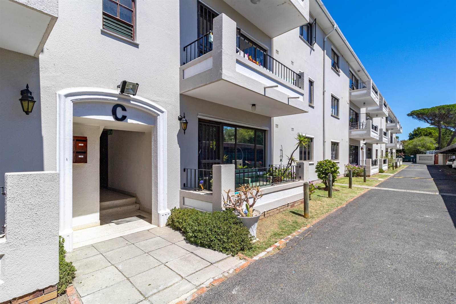 2 Bed Apartment in Pinelands photo number 8
