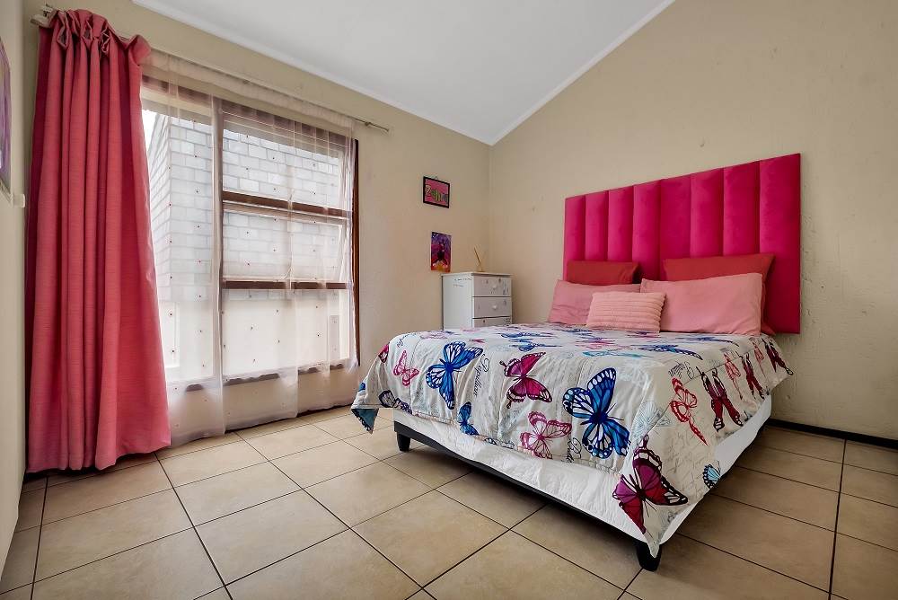 2 Bed Cluster in Northcliff photo number 12