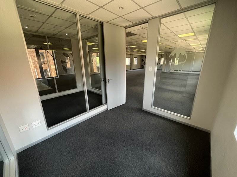 342  m² Office Space in Rivonia photo number 16