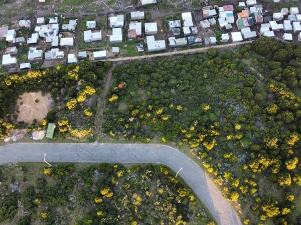 1850 m² Land available in Mossel Bay Central