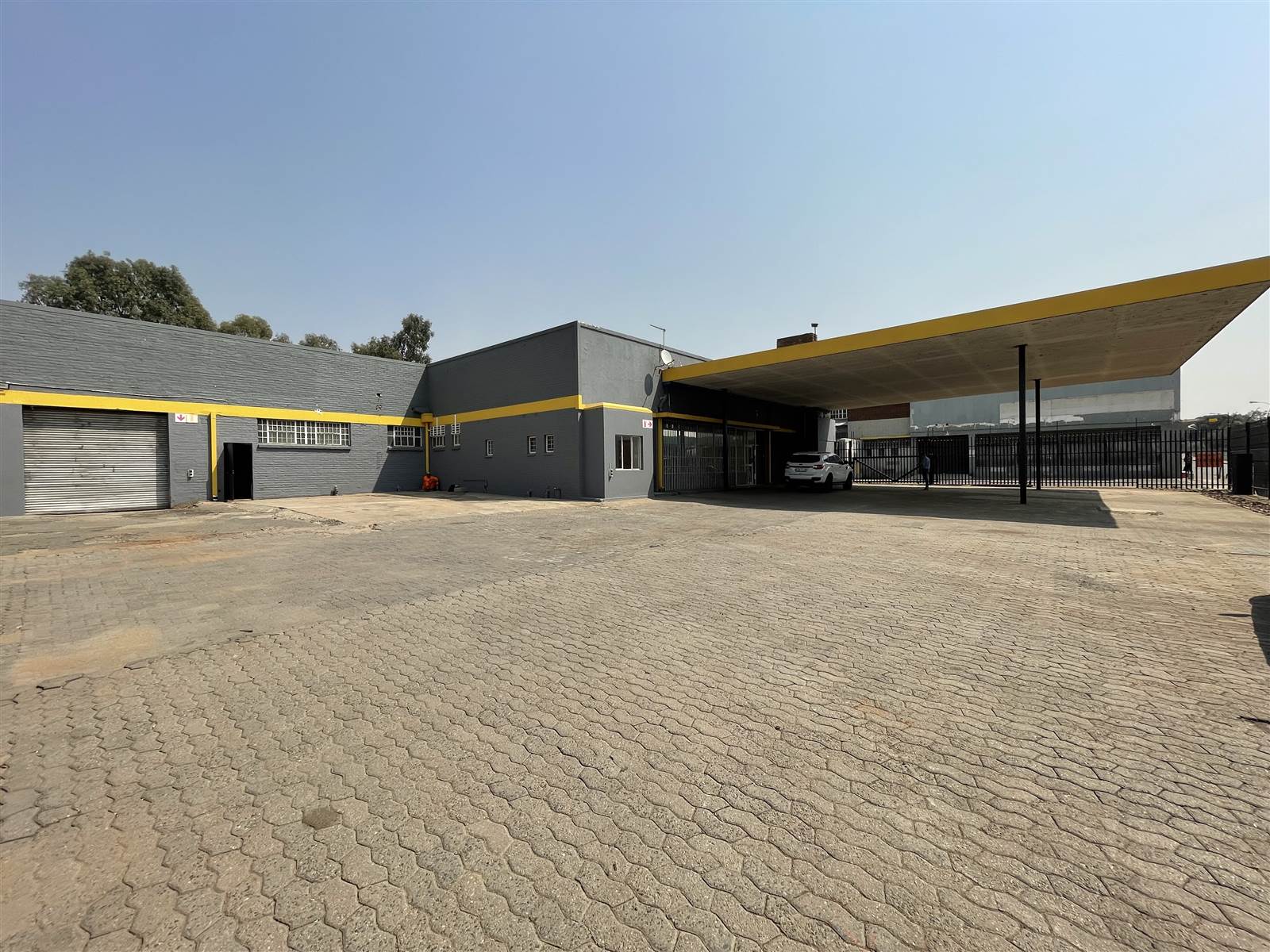 1150  m² Industrial space in Germiston Central photo number 1
