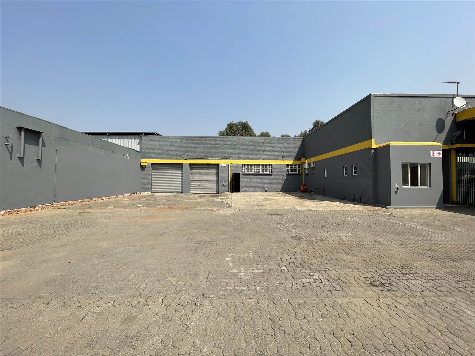 1150  m² Industrial space in Germiston Central photo number 2