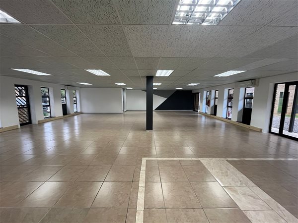 229  m² Commercial space