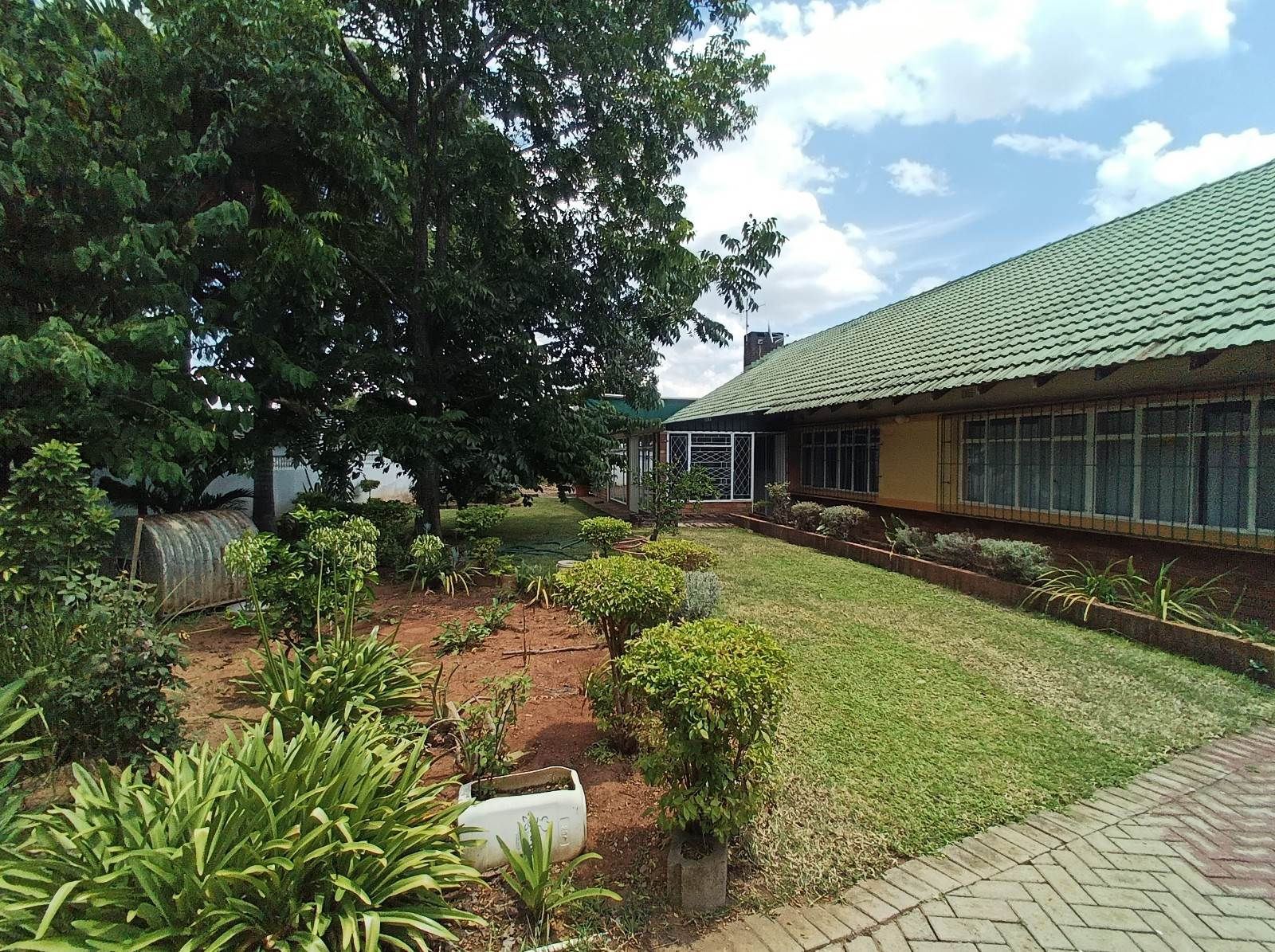952  m² Commercial space in Rustenburg Central photo number 2