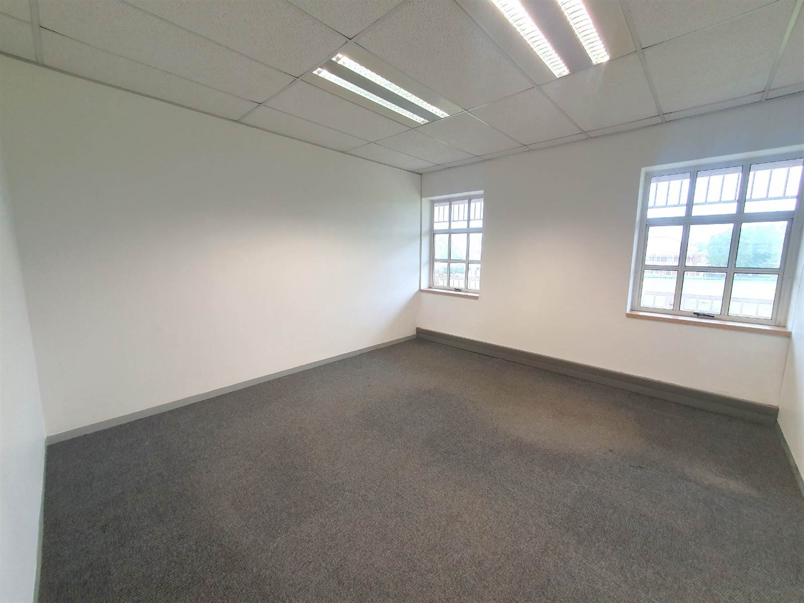 618  m² Office Space in Epsom Downs photo number 11