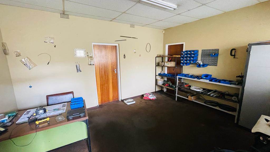 1000  m² Industrial space in Roodepoort Central photo number 18