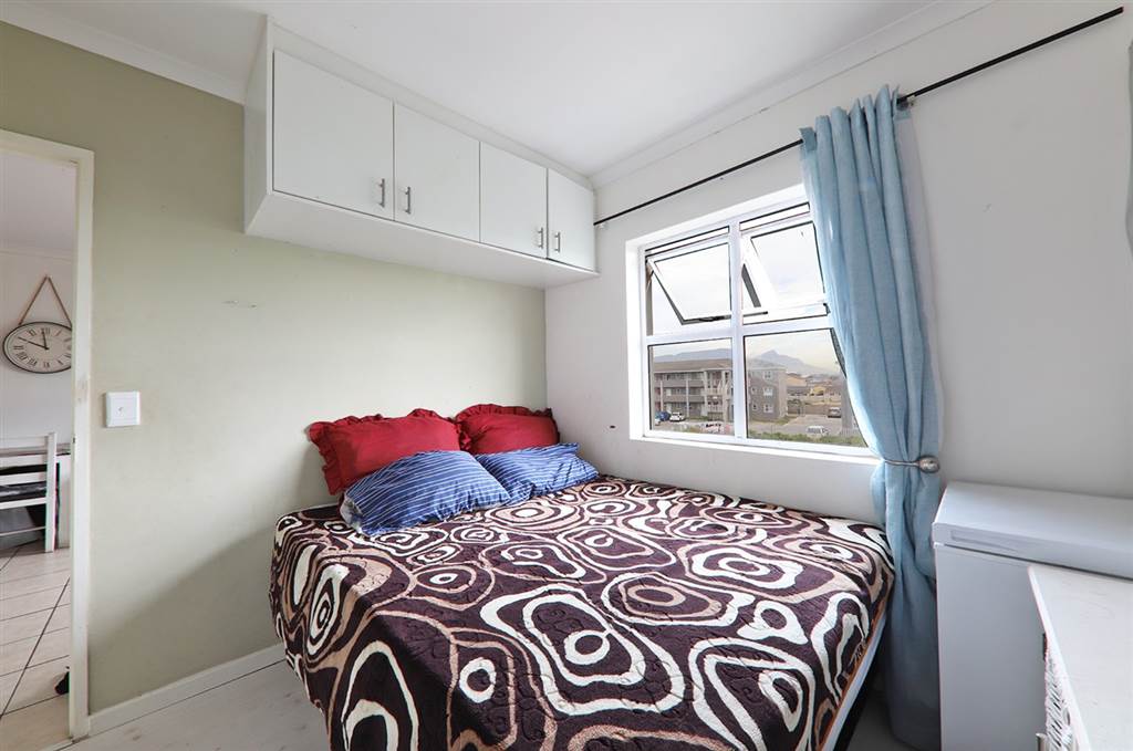 2 Bed Apartment in Muizenberg photo number 12