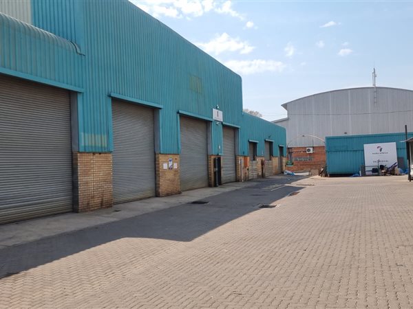 952  m² Industrial space