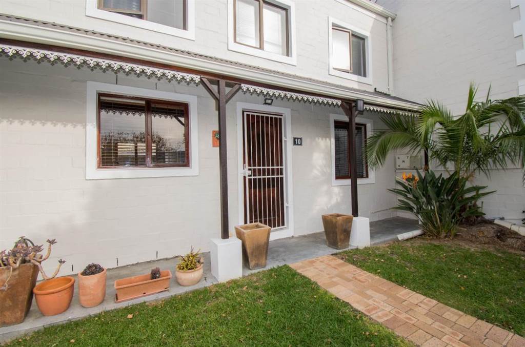 2 Bed Townhouse in Strand South photo number 1