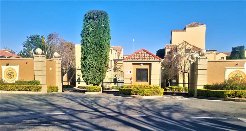 1 Bed Townhouse in Sunninghill photo number 19