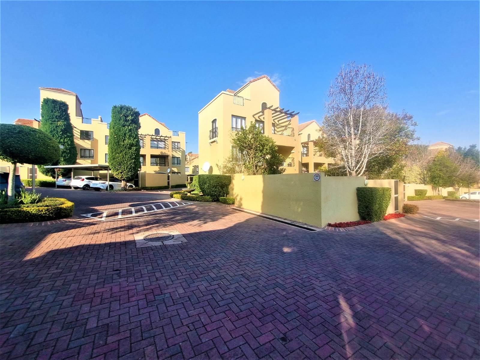 1 Bed Townhouse in Sunninghill photo number 16