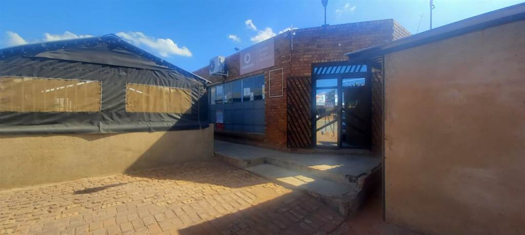 240  m² Commercial space in Lethlabile photo number 6