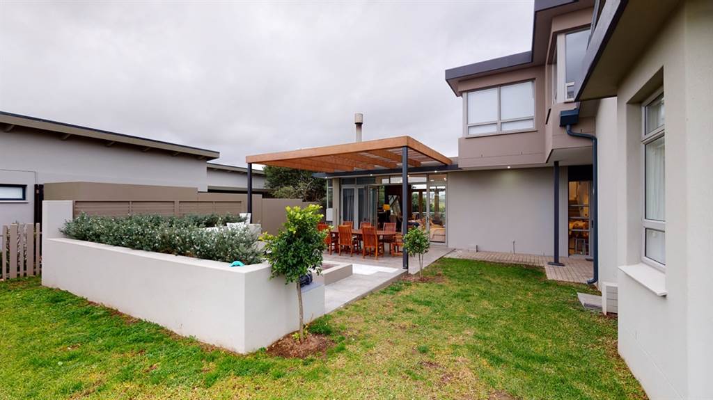 5 Bed House in Herolds Bay photo number 4