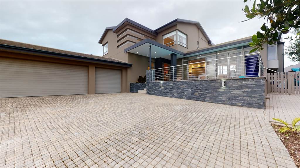 5 Bed House in Herolds Bay photo number 1