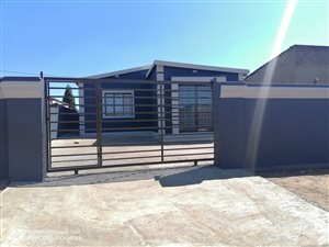 3 Bed House in Lakeside