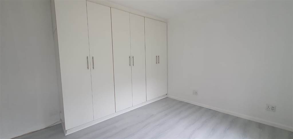2 Bed Apartment in Essenwood photo number 12
