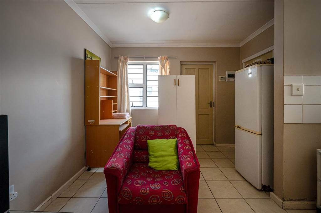 2 Bed Apartment in Maitland photo number 7