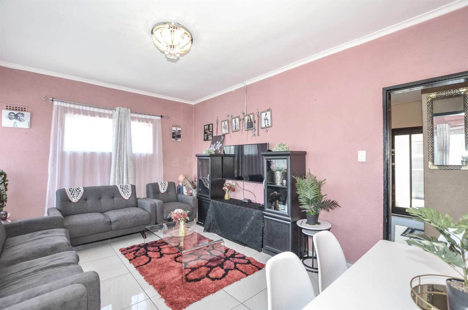 2 Bed Apartment in Parow photo number 6