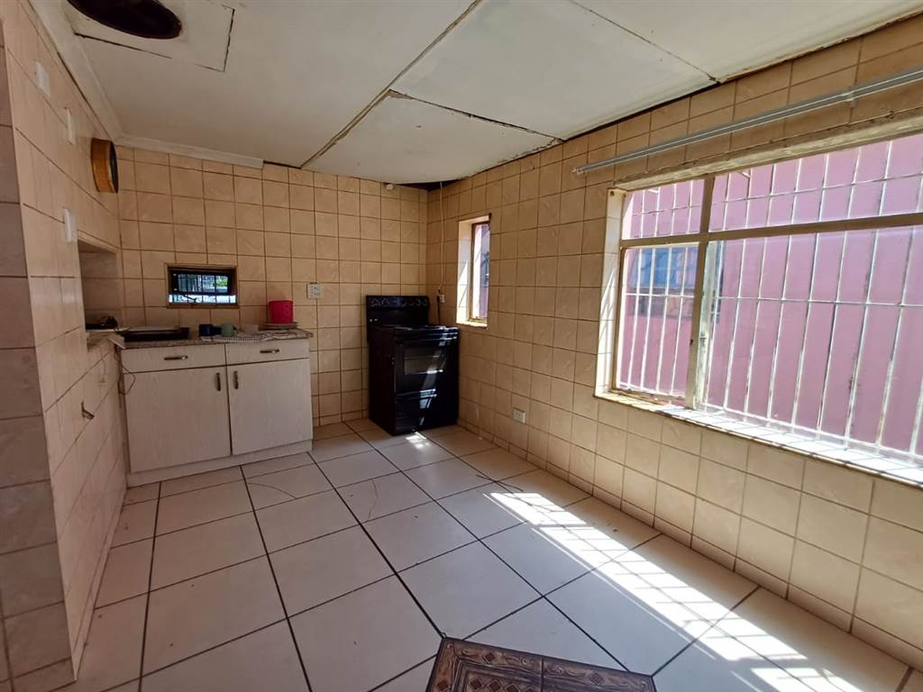 4 Bed House in Booysens photo number 3