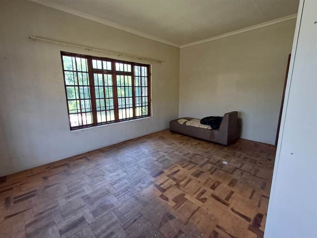 4 Bed House in Booysens photo number 9