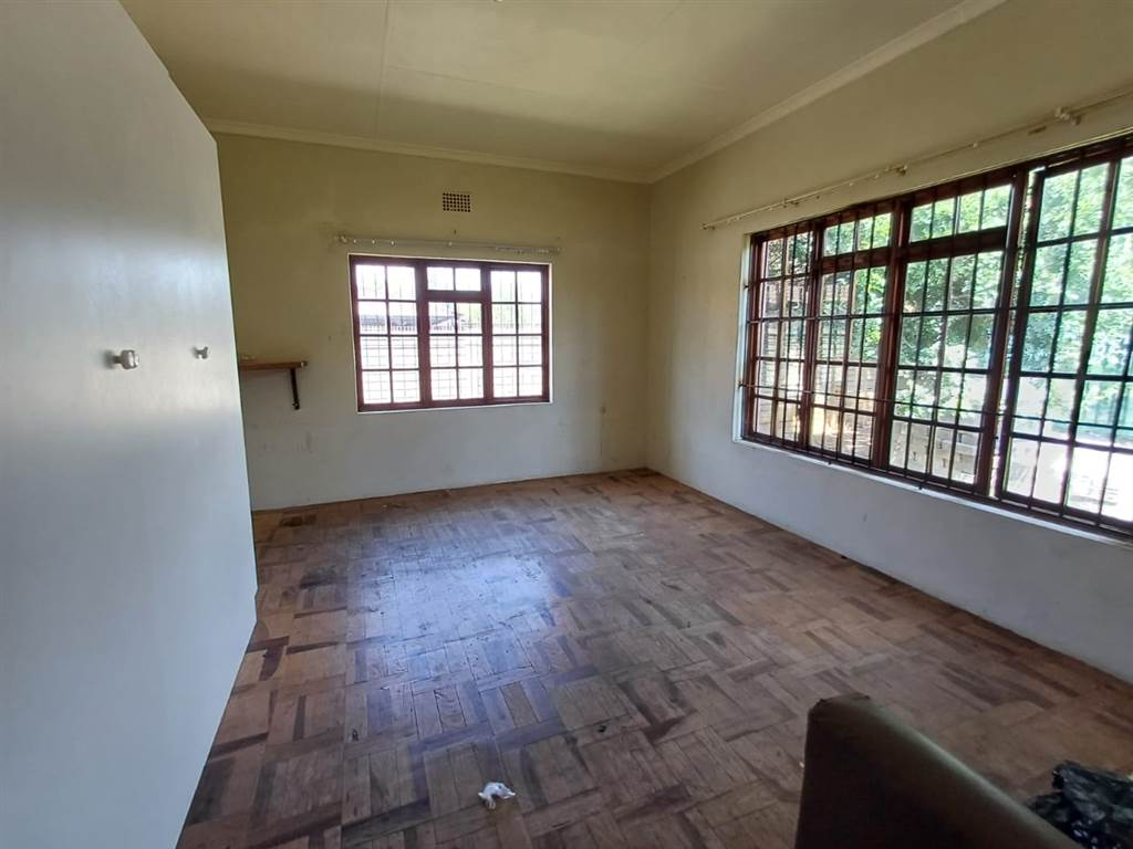 4 Bed House in Booysens photo number 13