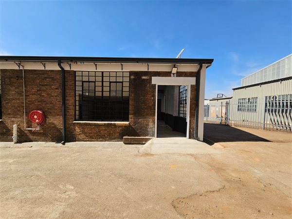 111  m² Industrial space