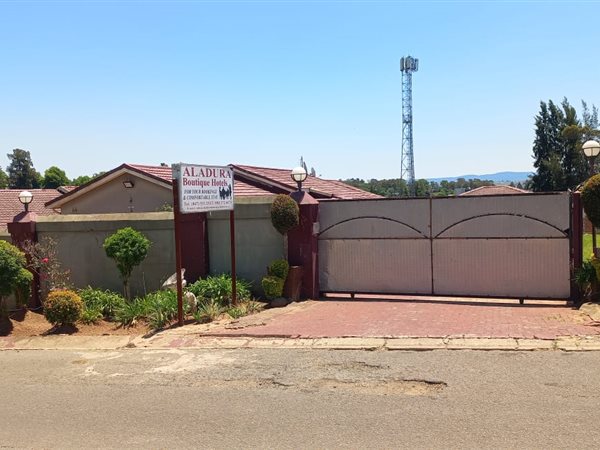 700  m² Commercial space in Southernwood