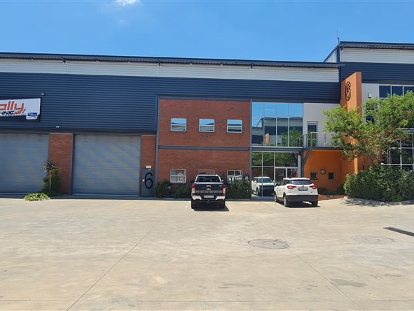 556  m² Industrial space in Louwlardia