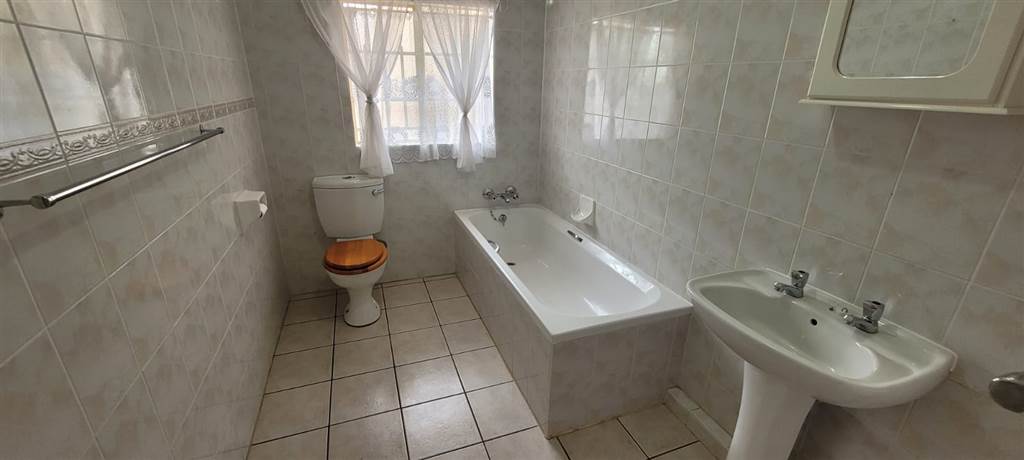 3 Bed House in Modimolle photo number 18