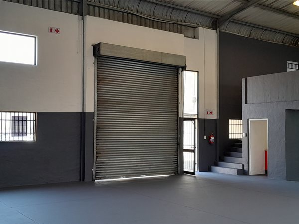 329  m² Industrial space