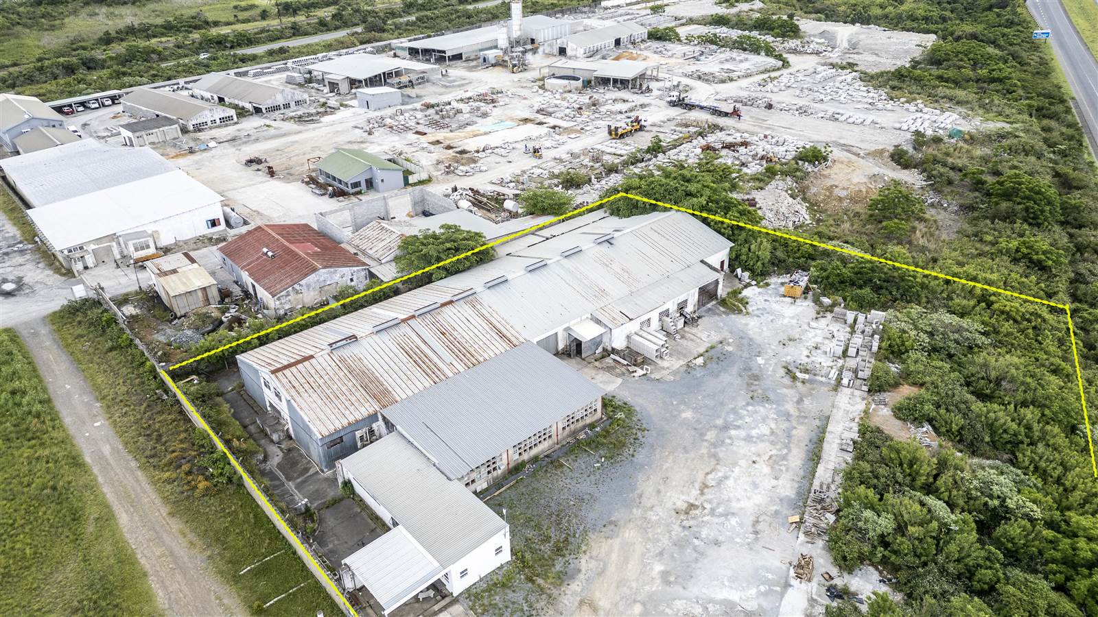 1667  m² Industrial space in Amalinda photo number 1