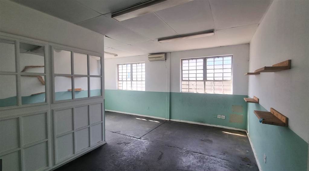 1000  m² Commercial space in Parow photo number 10