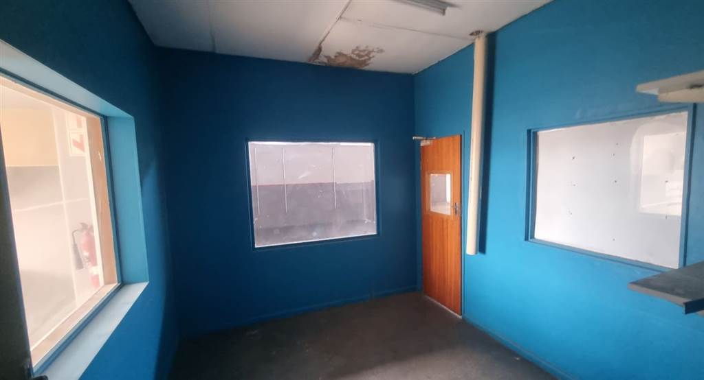 1000  m² Commercial space in Parow photo number 13