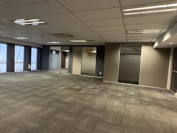 381  m² Commercial space