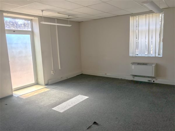 155  m² Commercial space in Ferndale