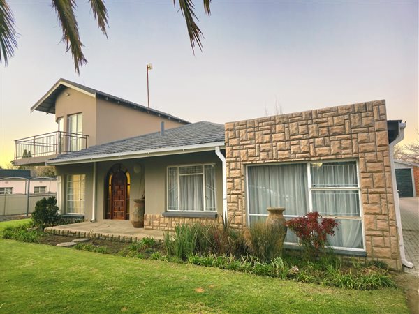 4 Bedroom House 4 Bedroom House