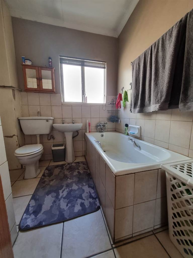3 Bed Apartment in Pretoria North photo number 10