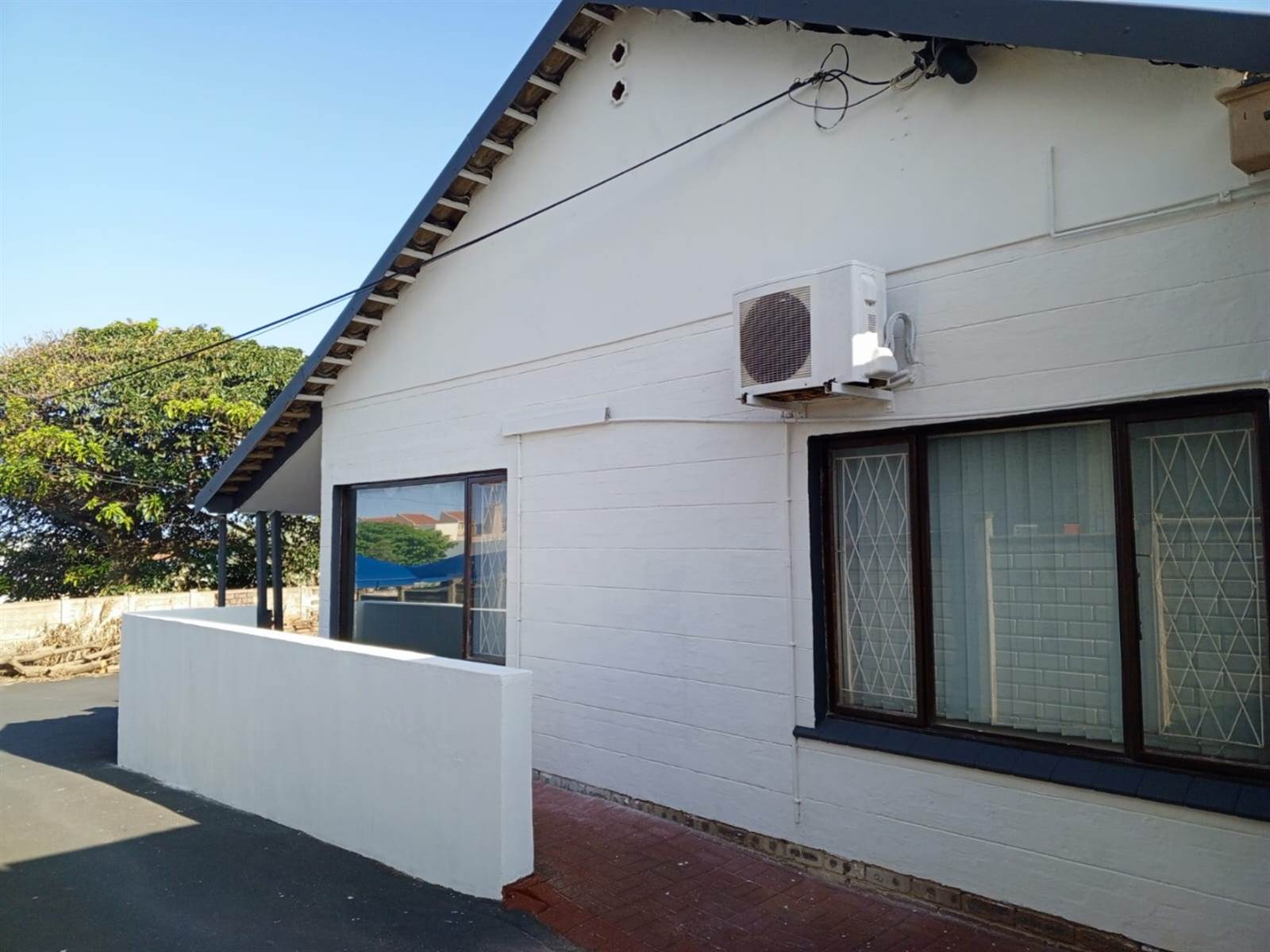 104  m² Commercial space in Shelly Beach photo number 1