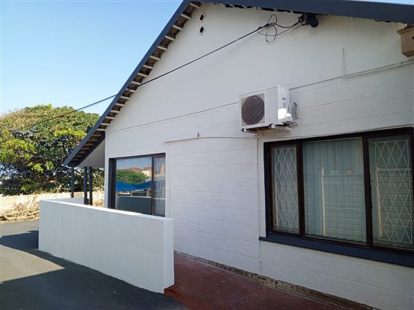 104  m² Commercial space in Shelly Beach