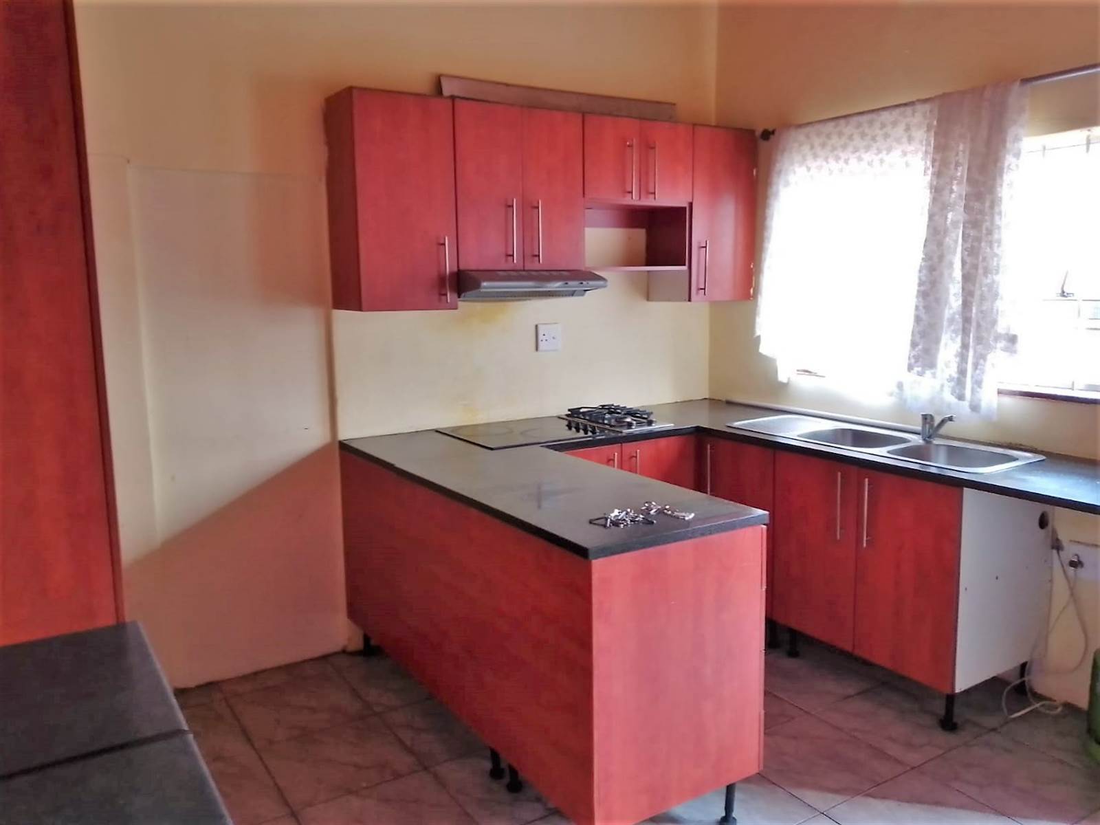3 Bed House in Matroosfontein photo number 3
