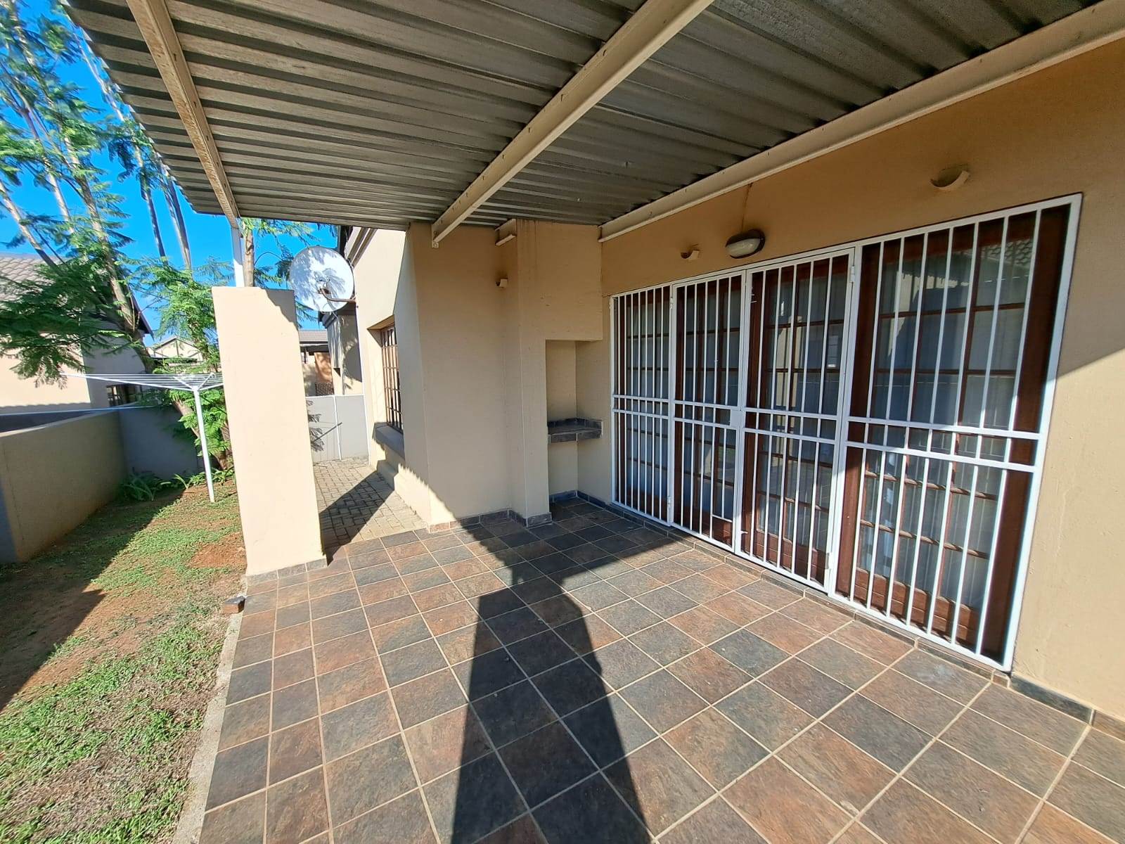 2 Bed Townhouse in Waterval East photo number 12