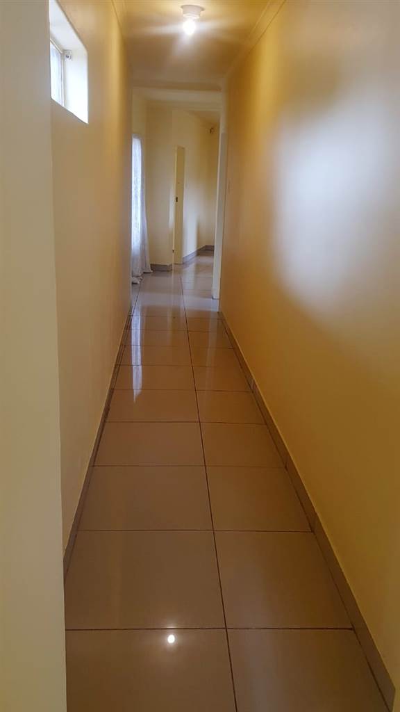 7 Bed House in Dalpark Ext 1 photo number 10
