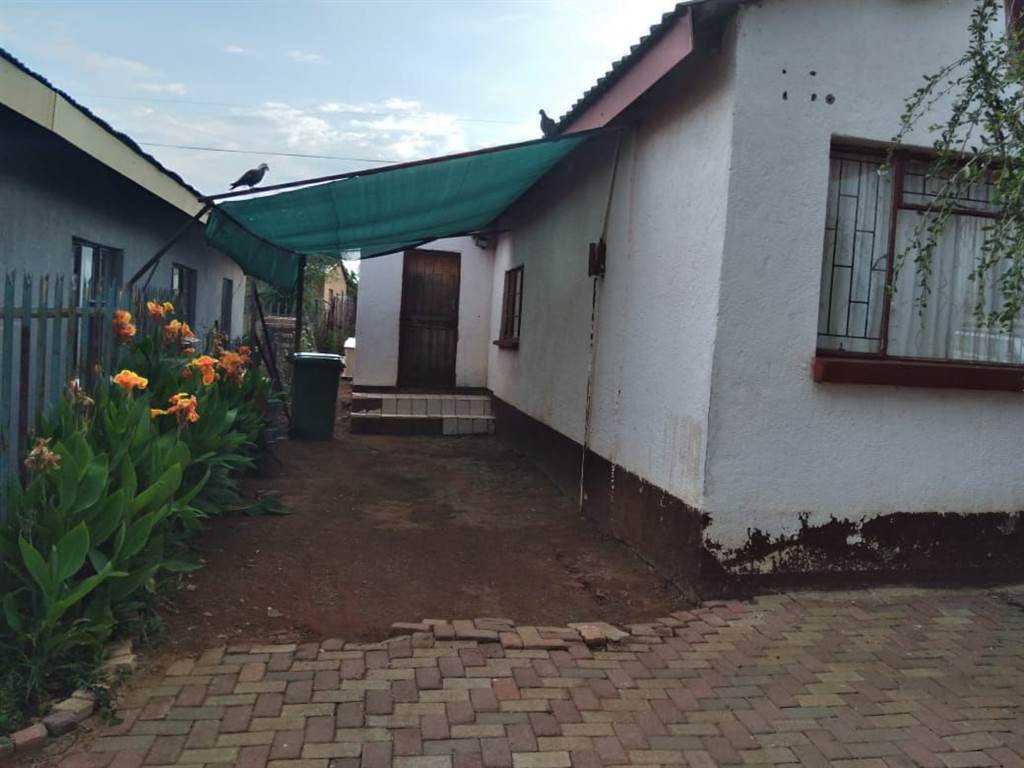 4 Bed House in Ikageng photo number 18