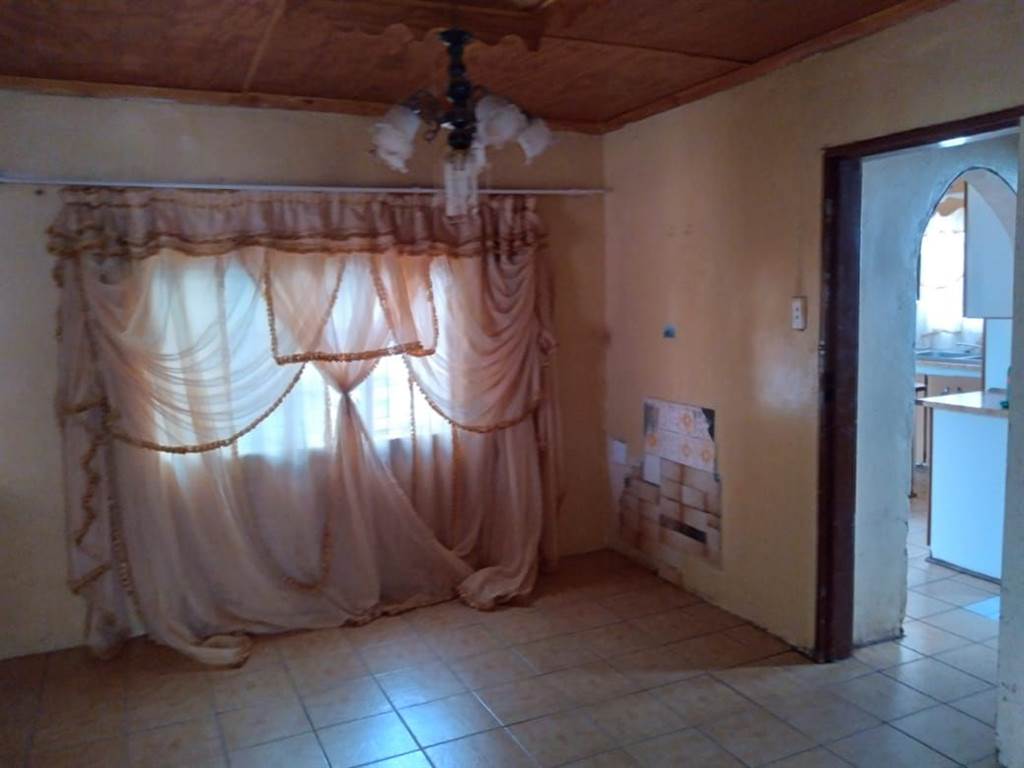 4 Bed House in Ikageng photo number 8